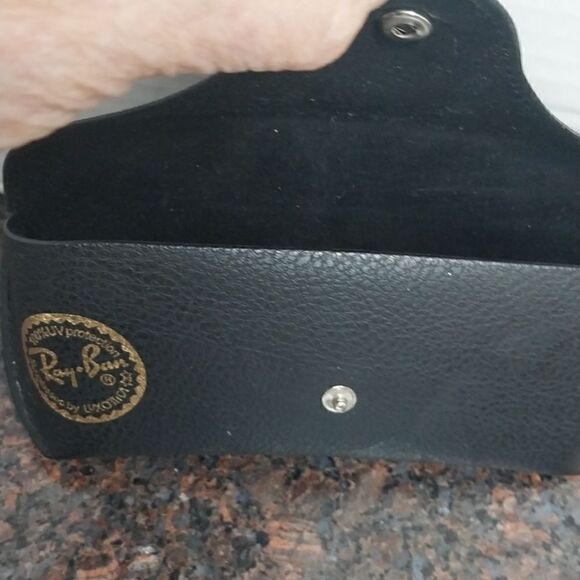 Unisex Ray Ban Glasses Case and Cleaning Cloth...NEW - Picture 2 of 2